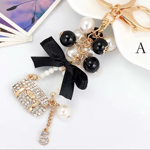 Elegant Gold and Black Keychain Charm (Final Price/NWT) - Picture 1 of 4